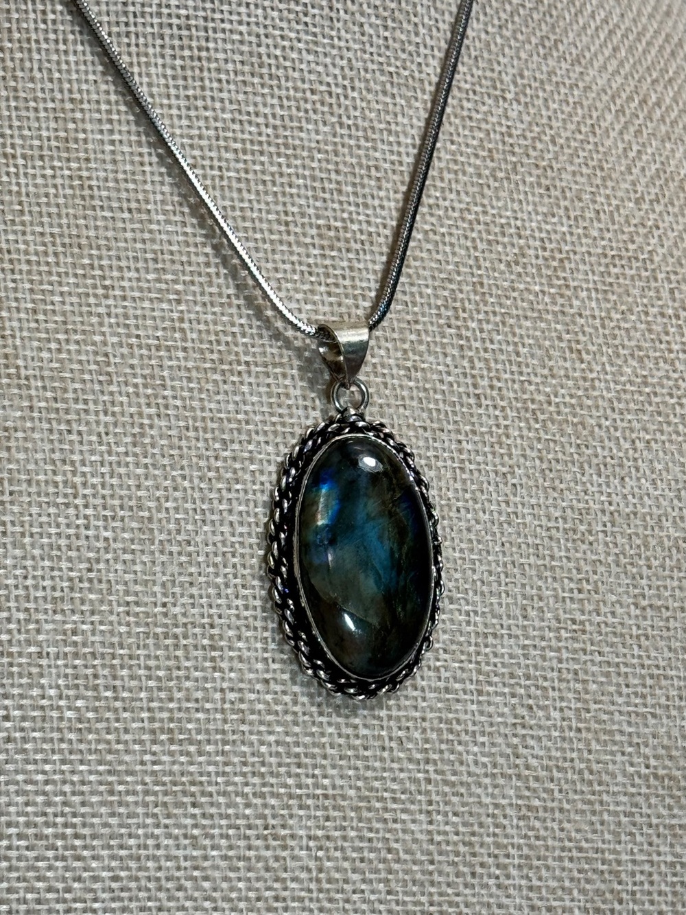 Labradorite 925 Sterling Silver Oval Pendant Necklace Blue Flash - Picture 3 of 6